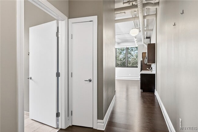 Building Photo - 2917 Main St