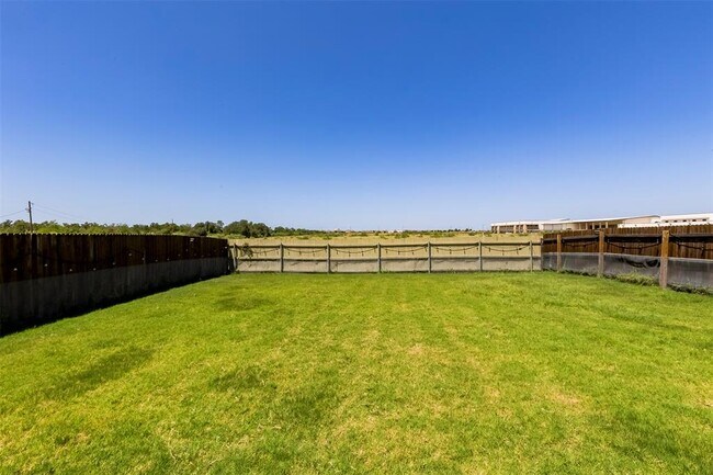 Building Photo - 533 Pickrell Lp