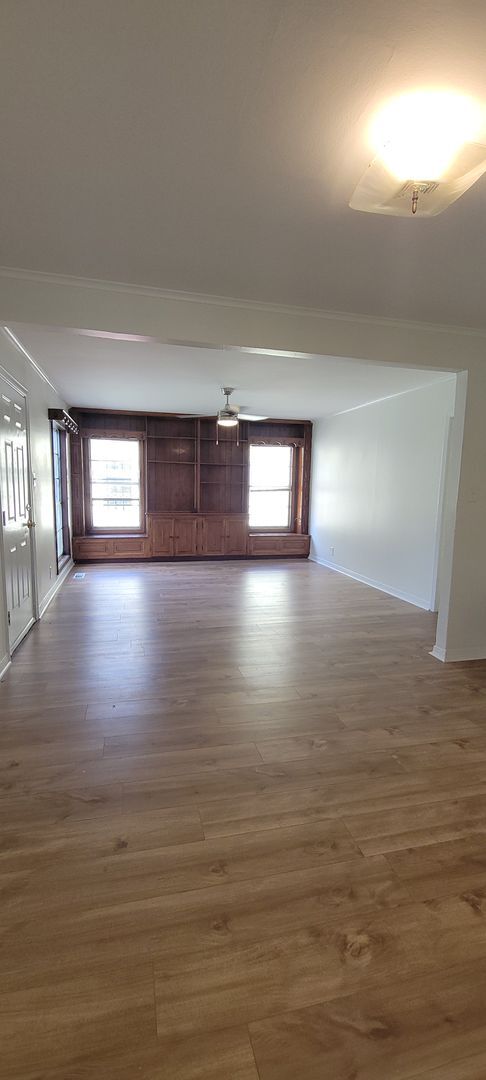 Building Photo - Amazing 4 bedroom/2 bath Two-story home wi...