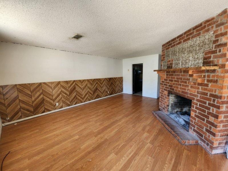 Building Photo - 1008 W 2nd St