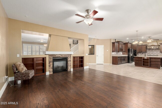 Building Photo - 6820 S 42nd Ln