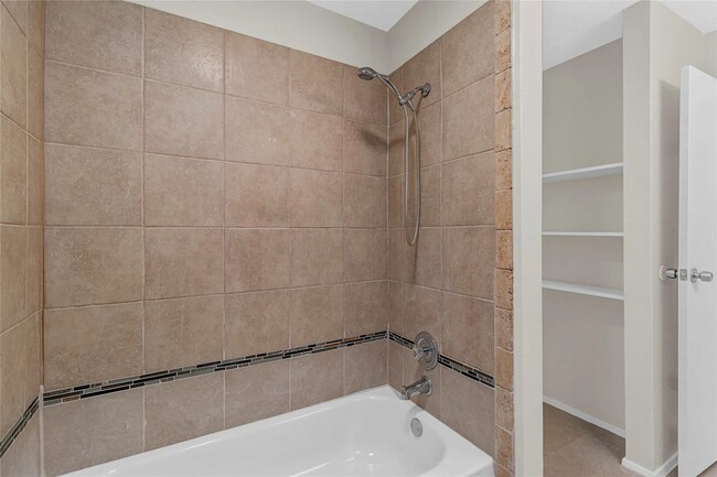 Bathroom Tub - 22219 Moss Falls Ln