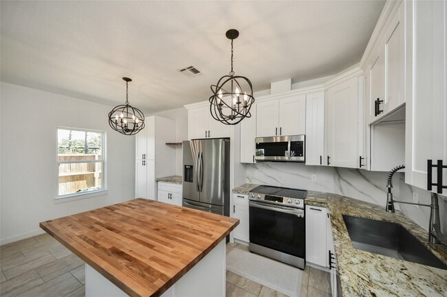 Building Photo - 450 Rd 5512