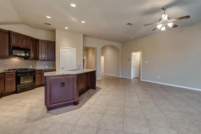 Building Photo - 5615 Stoneridge Ct