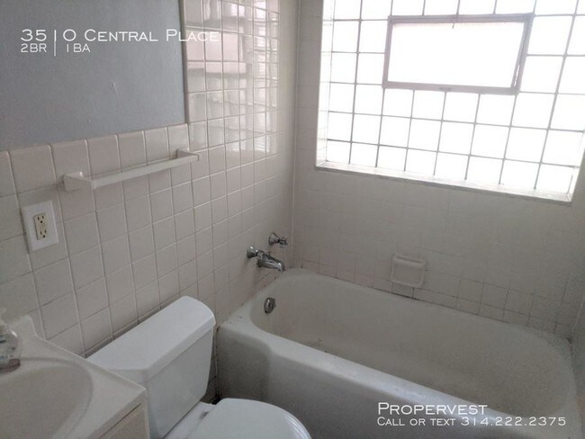 Building Photo - 2 bedroom in St. Louis  63121