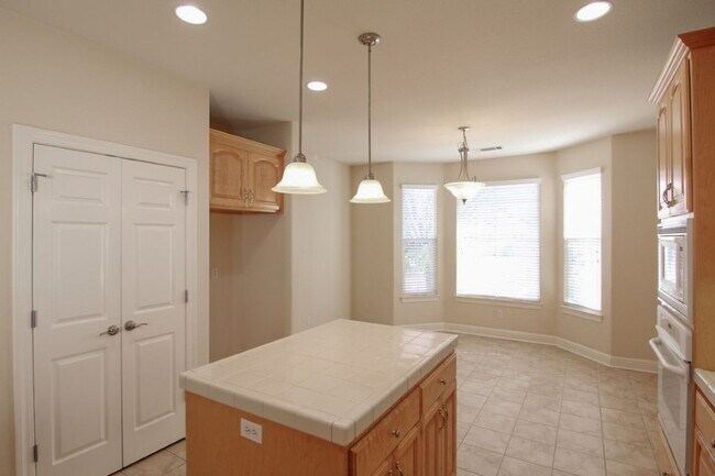 Building Photo - Spacious Home Near Mountain View School with a 3 Car Garage
