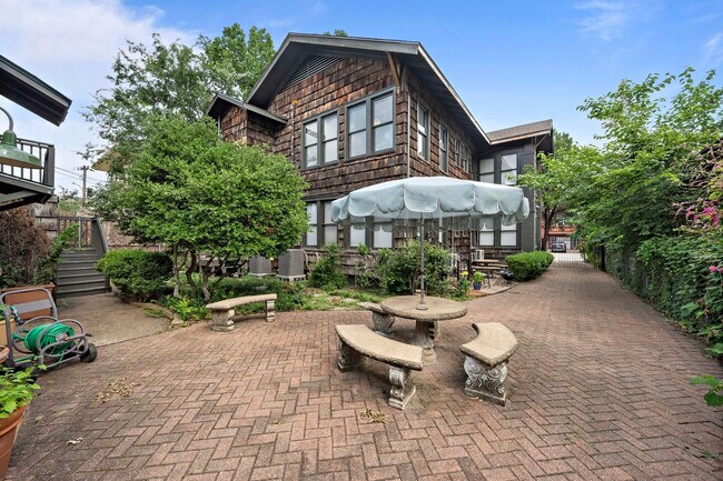Building Photo - 811 Sul Ross St