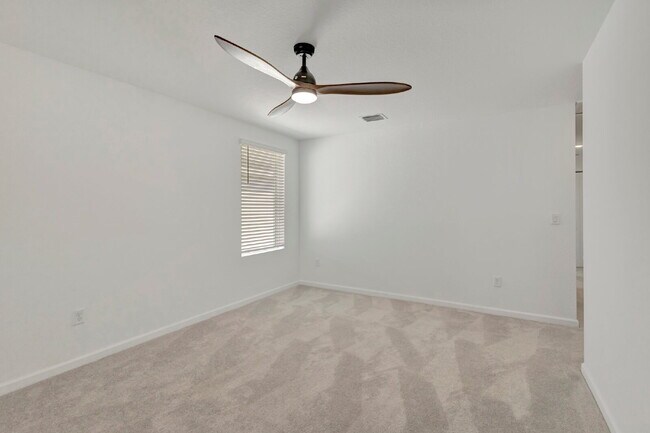Building Photo - Luxurious Living: Spacious 5-Bedroom Home with Scenic Views in Port Saint Lucie!