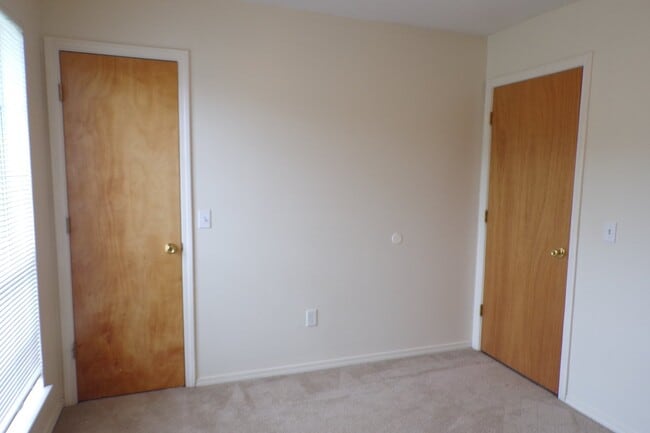 Building Photo - Southwest Pensacola 3BR/2BA Patio Home Ava...