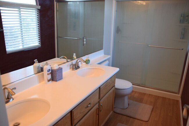 Building Photo - 8765 Country Pines Ave