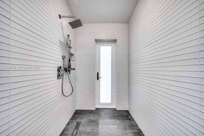 Building Photo - 4000 Kumquat Ave