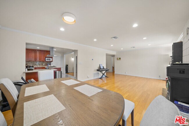 Building Photo - 3114 Henrietta Ave