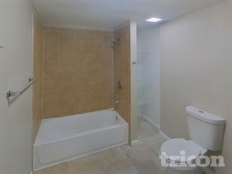 Building Photo - 804 Briarcliff Dr