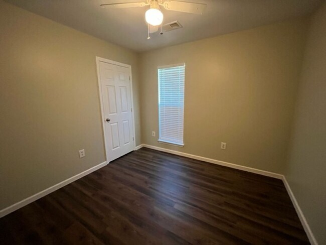 Building Photo - Renovated 3 Bedroom 2 Bath Home with 2 Car...