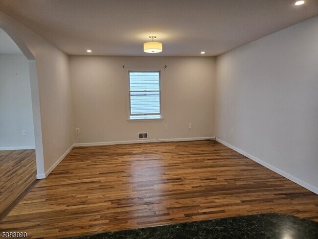 Building Photo - 89 Sumo Village Ct