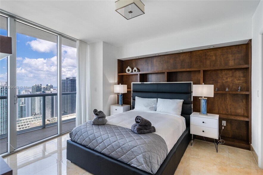 Building Photo - 495 Brickell Ave
