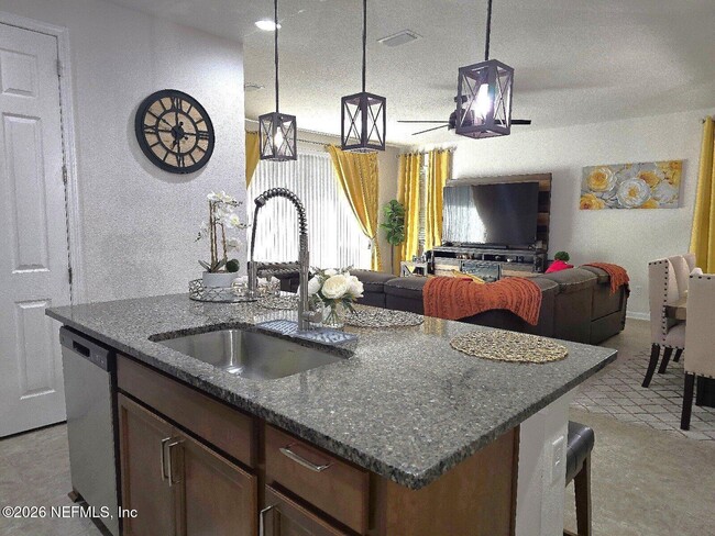 Building Photo - 12284 Peanut Ct