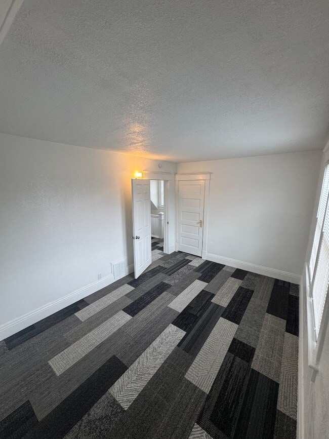 Building Photo - 1420 Okema St