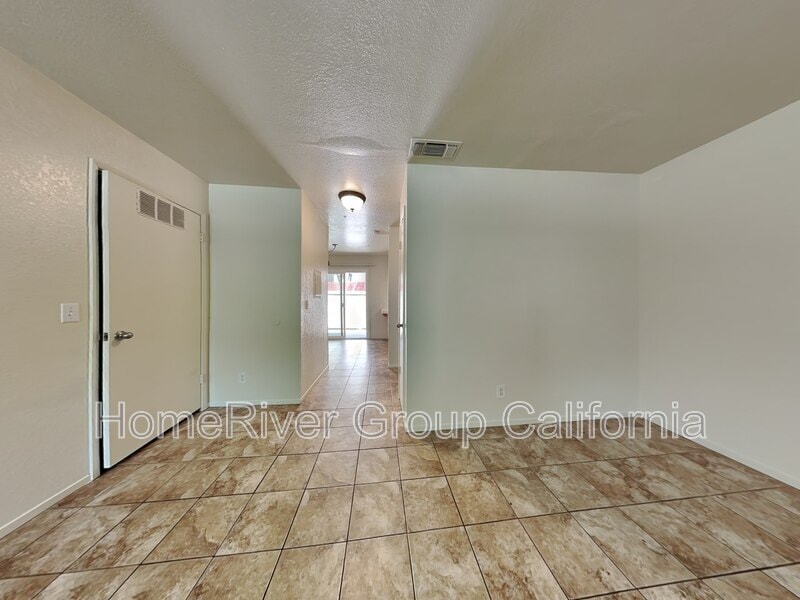 Building Photo - 9127 Newhall Dr