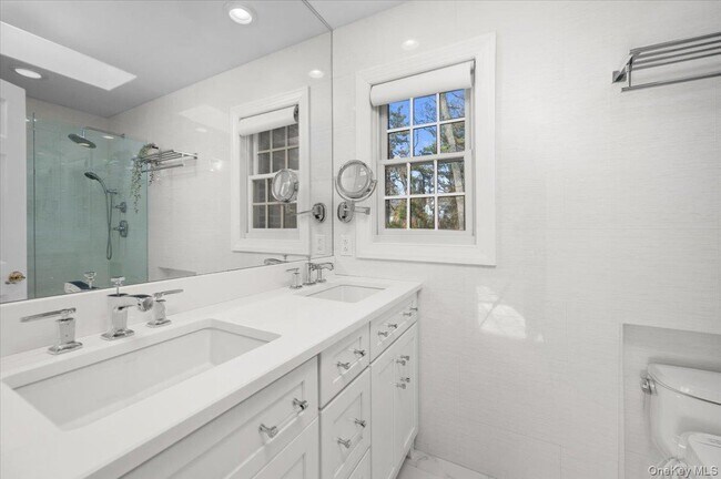 Building Photo - 9 Cherry Ln