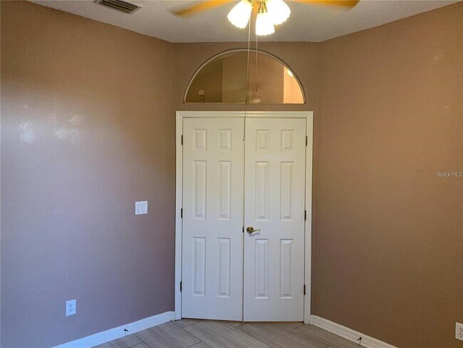 Building Photo - 10724 Banfield Dr