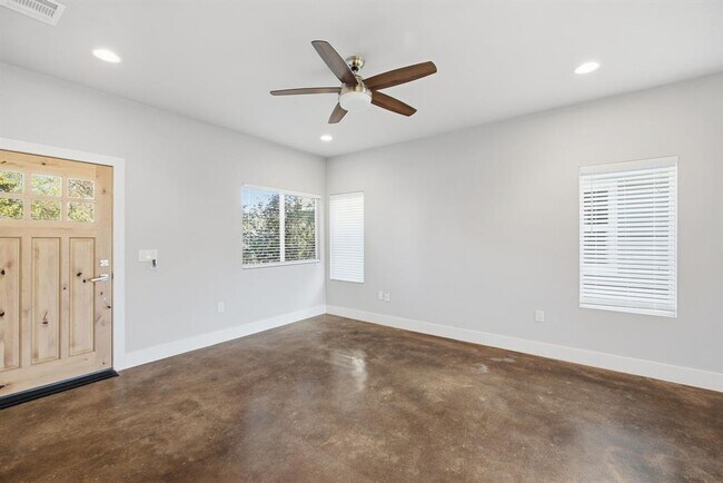 Building Photo - 1125 Walton Ln