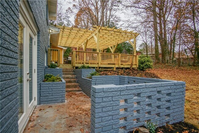 Building Photo - 2640 Casher Dr