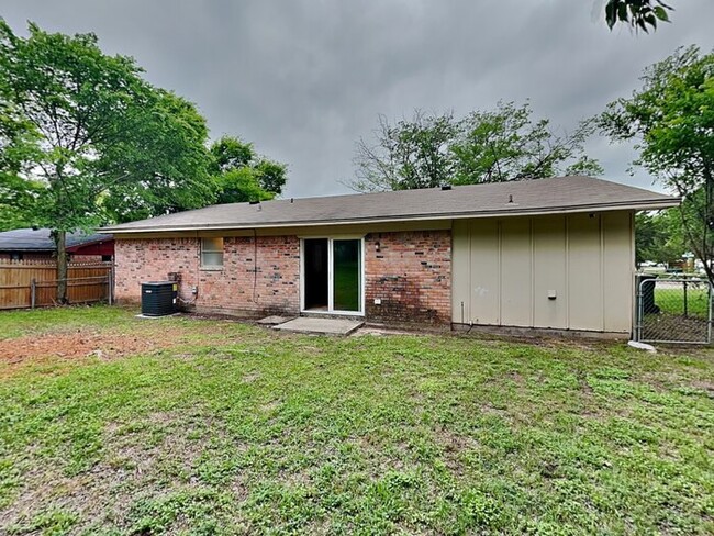 Building Photo - Cozy 3bd/1.5bth Home!!