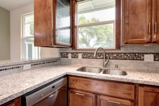 Building Photo - 1 Bed / 1 Bath | Arden-Arcade Anchored Tiny Home Available Now