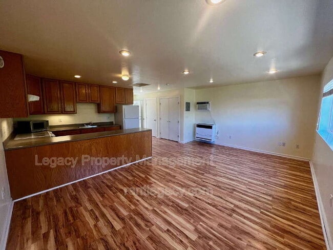 Building Photo - 3884 Bayview Cir