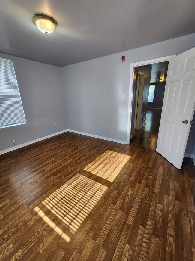 Building Photo - 1346 N 27th St