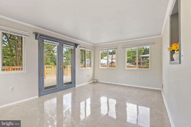 Building Photo - Picture-Perfect 2 Bedroom Home!