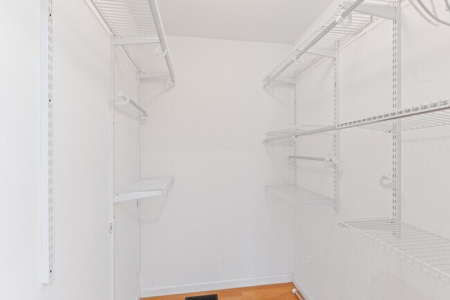 Building Photo - 260 Custer Ave