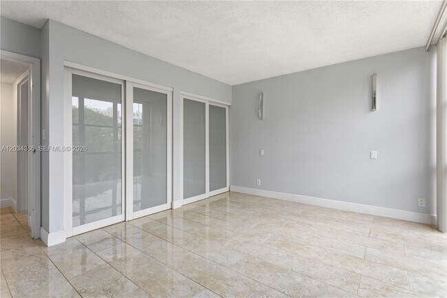 Building Photo - 17021 N Bay Rd