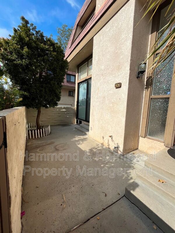 Building Photo - 9000 Vanalden Ave