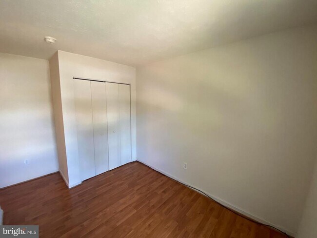 Building Photo - 624 Highview Ct