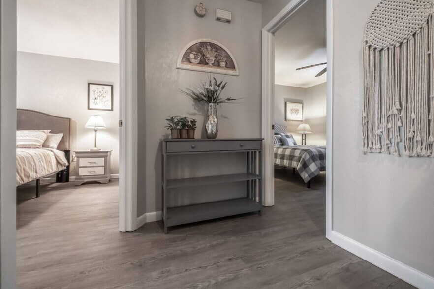 Building Photo - 2300 SW 43rd St