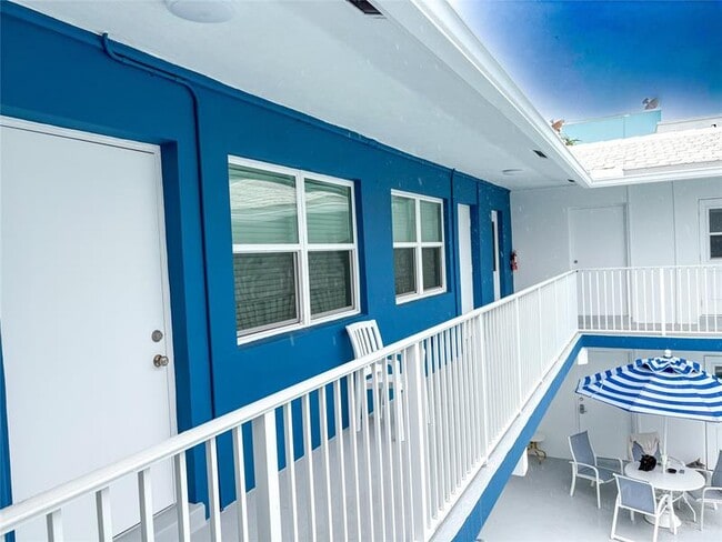 Building Photo - 4541 N Ocean Dr