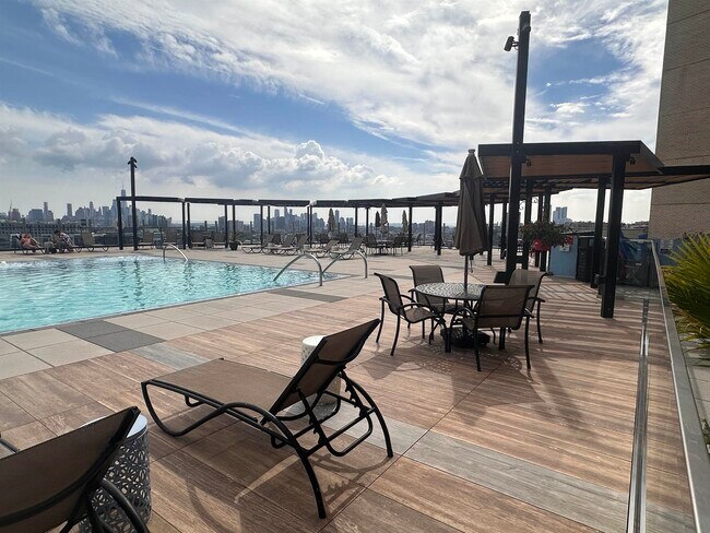 Building Photo - 380 Mountain Rd