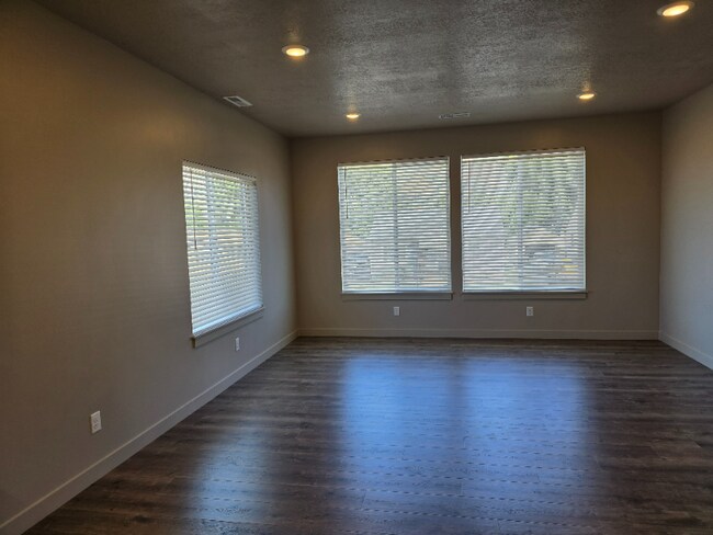 Building Photo - 3813 Ogden Ave