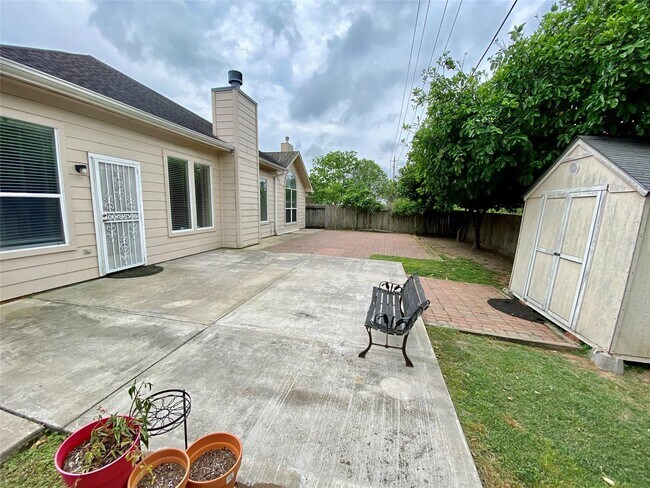Building Photo - 10323 Stanbrook Dr