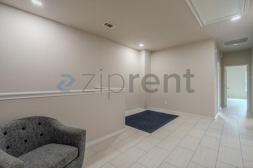 Building Photo - 110 Turner St