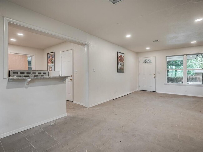 Building Photo - 1512 Bedford Ln