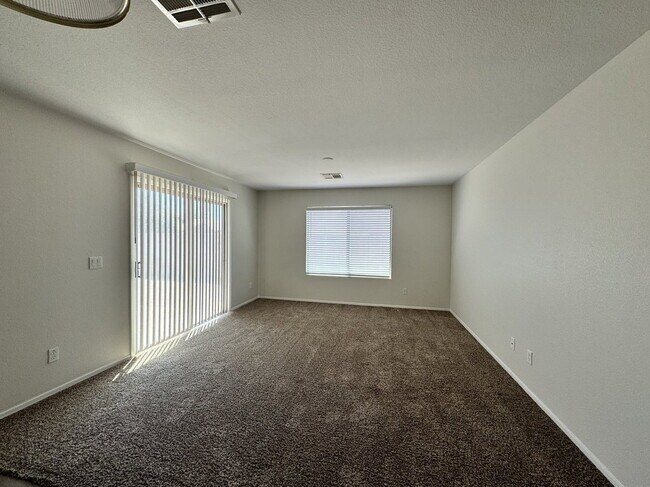 Building Photo - 46067 W Sheridan Rd