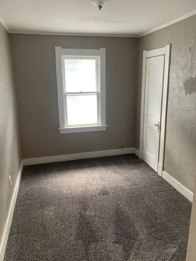 Building Photo - 3 Bed 1 Bath