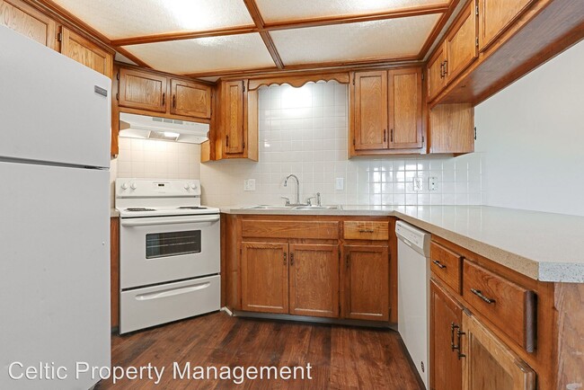 Building Photo - 6720 N Randall Ct