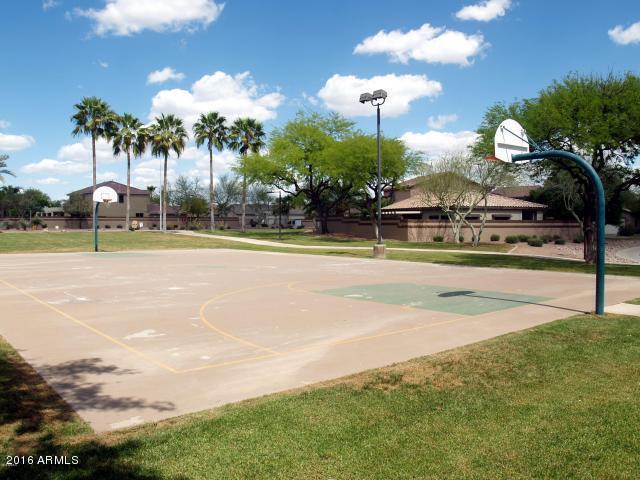 Building Photo - 2633 E Riviera Dr