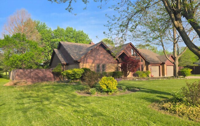 Building Photo - 3 bed 2 bath with pool