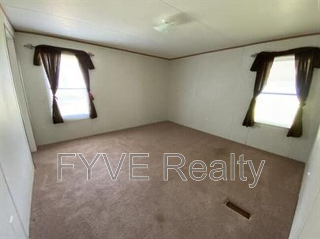Building Photo - 282 Fountain Lake Dr