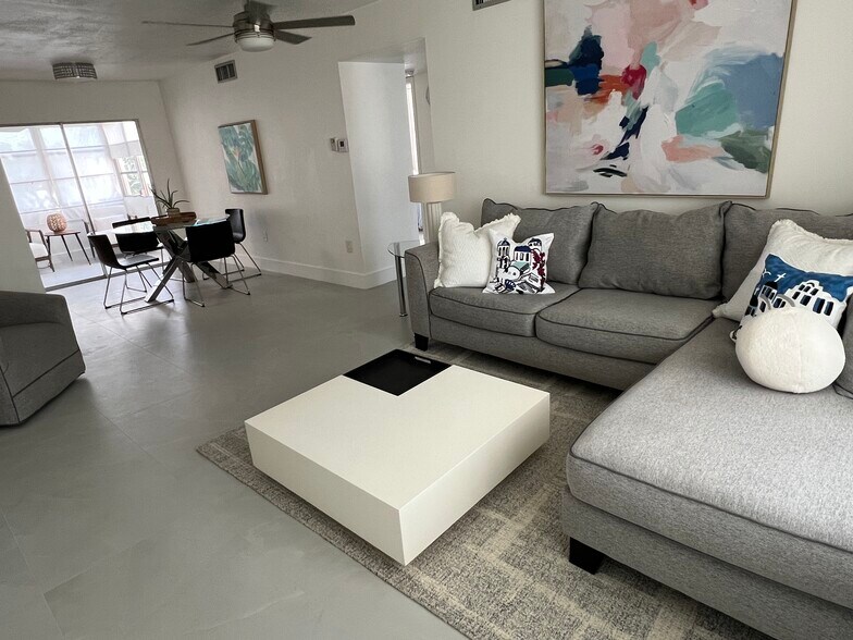 Living Room - 4158 Tamiami Trl